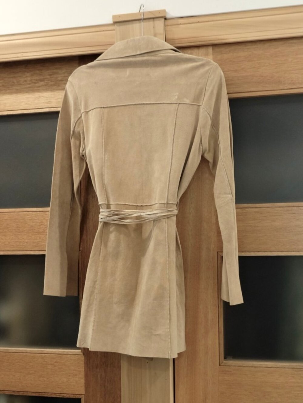 ARDEN B- TAN SUEDE
BELTED TRENCH JACKET
Vintage Y2K Western Size
MEDIUM - Picture 2 of 9